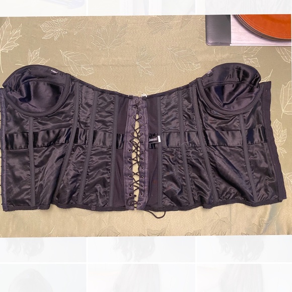 Never worn black corset! - Picture 4 of 4